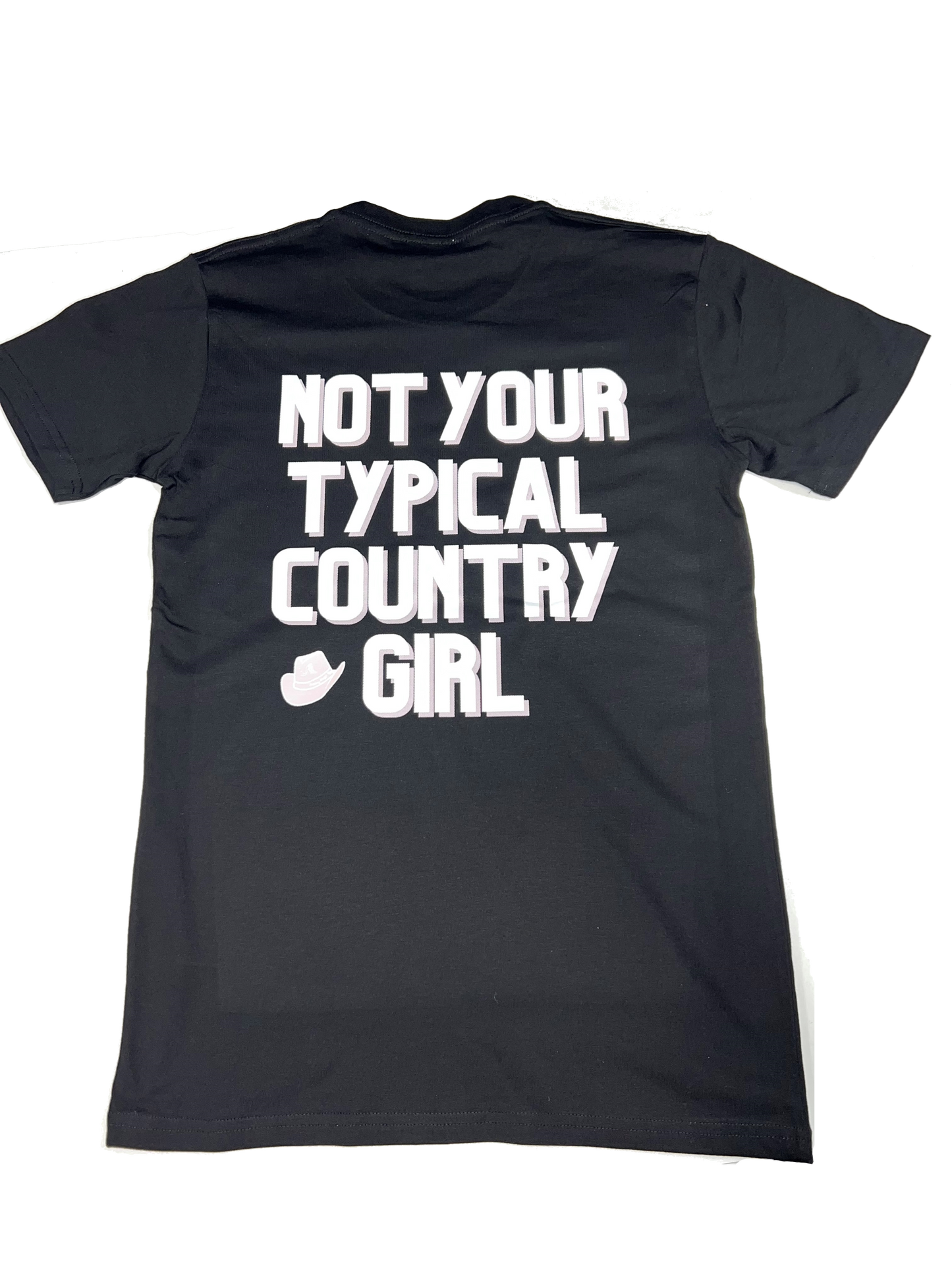 Not your typical country girl - T-Shirt
